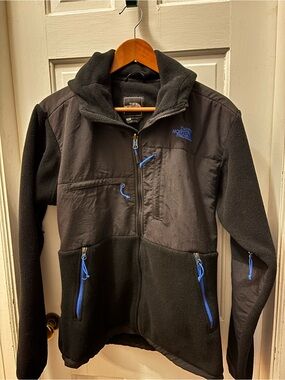 Like New Men's black Retro North Face Denali Hooded Jacket size Small
